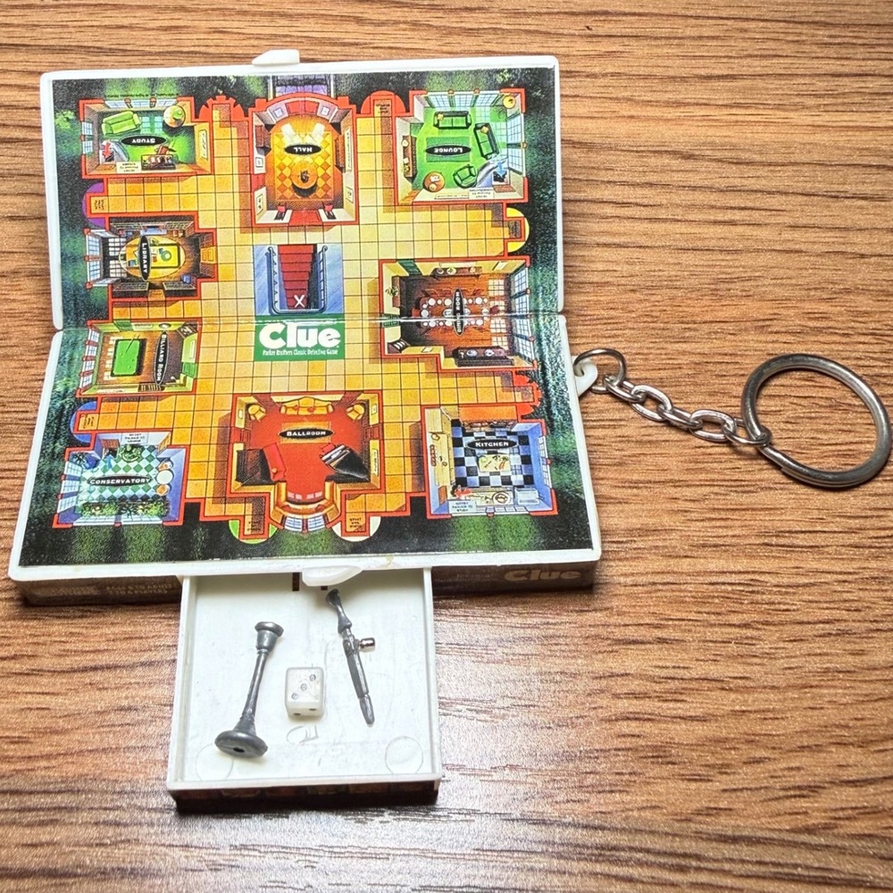 Clue Keychain 1998 Hasbro Basic Fun Miniature Travel Board Game Complete